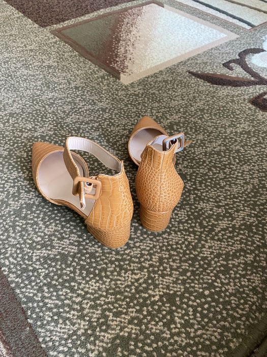 Босоніжки жіночі 39 розмір. Як нові!