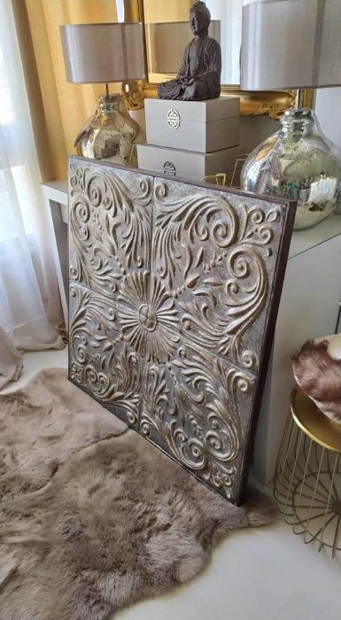 2 candeeiros novos com abajours brilhantes e acessorios penas