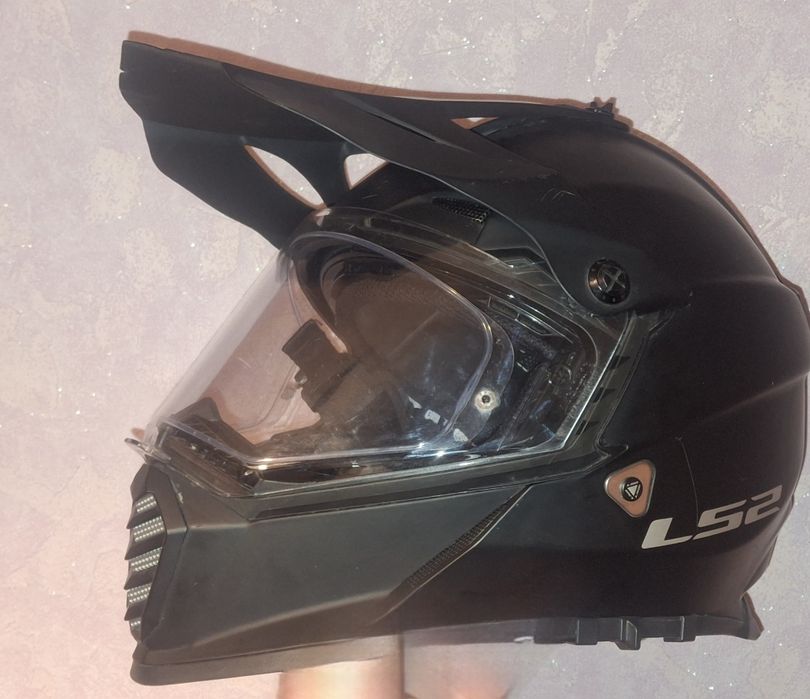 Продам мотошолом  LS2 MX436