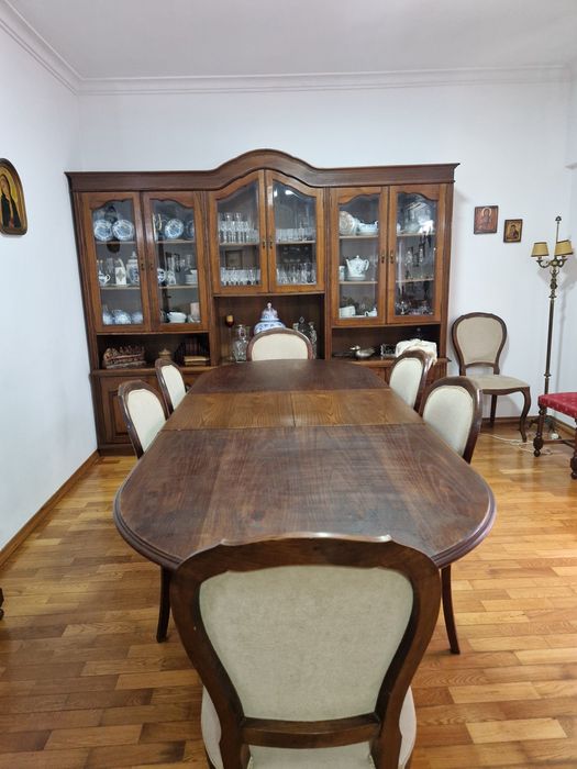 Conjunto de mesa de sala de jantar com seis cadeiras em tecido