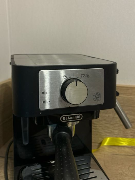 Кавоварка ріжкова Delonghi EC260BK, майже як нова