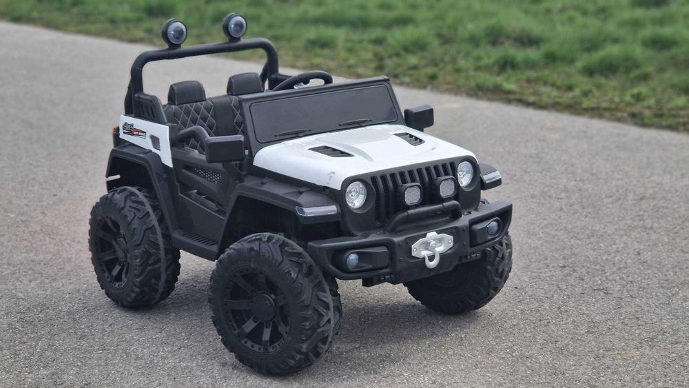 Wielkie autko na akumulator JEEP MASTER 4x4 12V + PILOT ŚWIATŁA