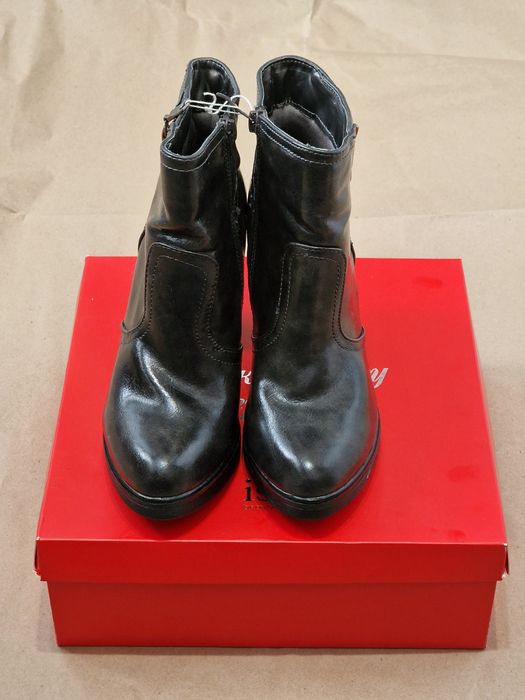 Чорні шкіряні черевики  бренду COFE COST, р36