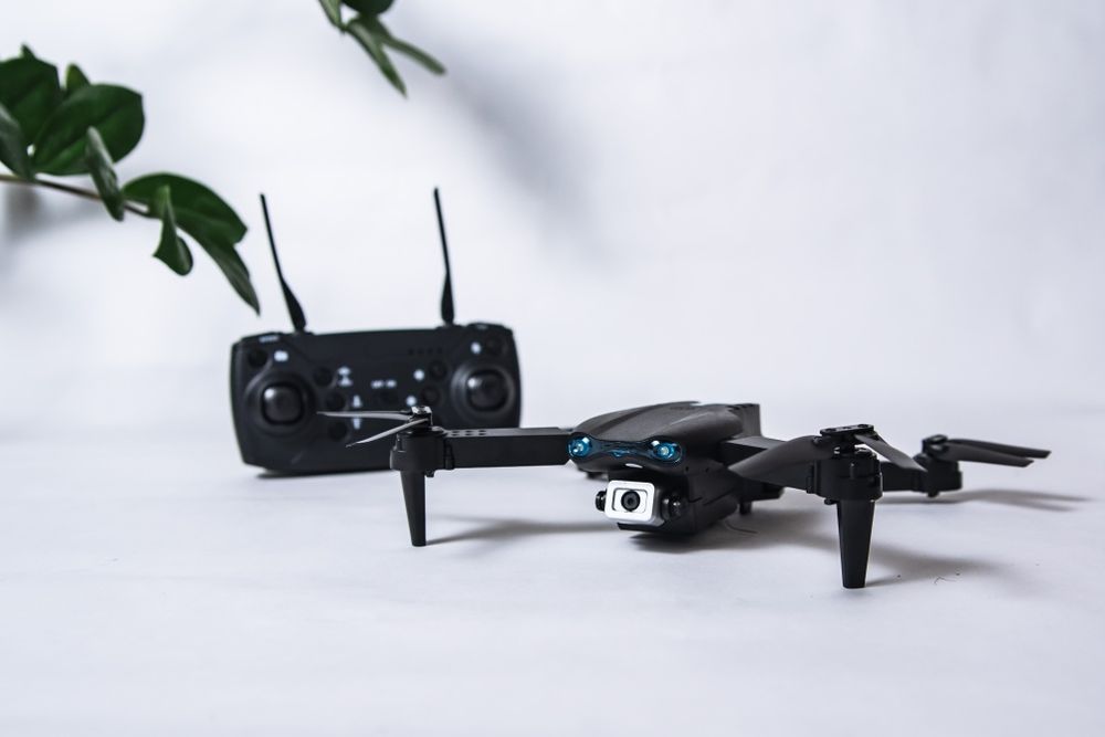 Нові, дрон е99 з трьома акамуляторами і камерою