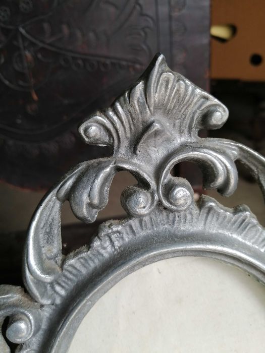 moldura antiga em metal