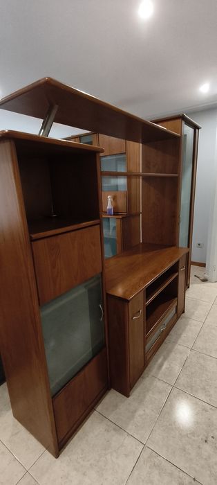 Móvel de TV com colunas