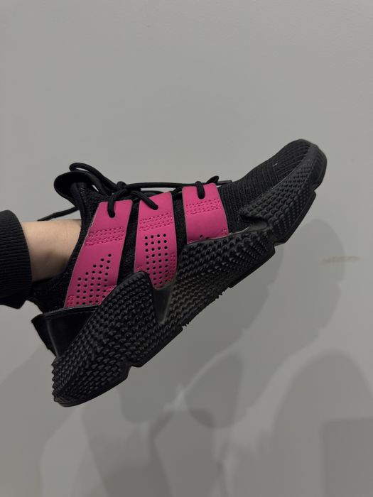 Спортивні кросівки adidas