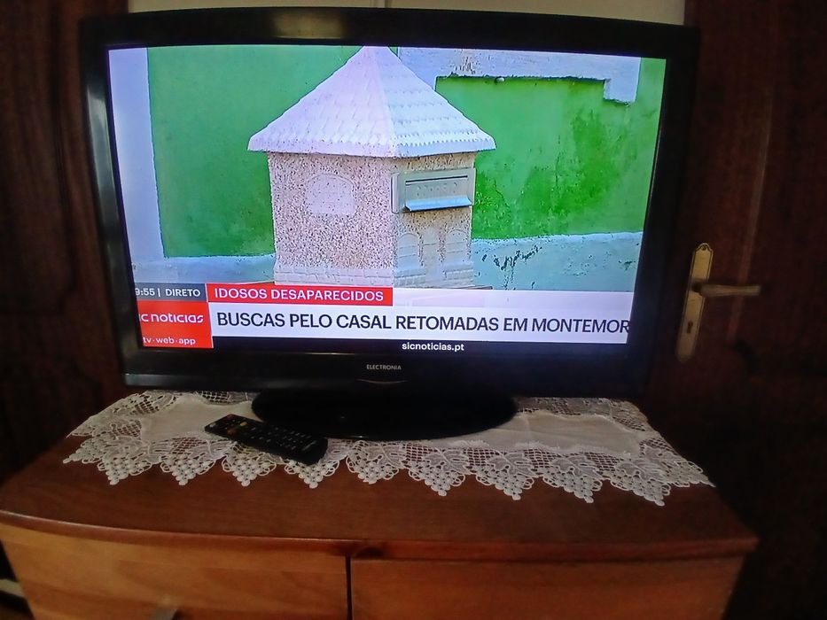 Tv de 32 polegadas a funcionar