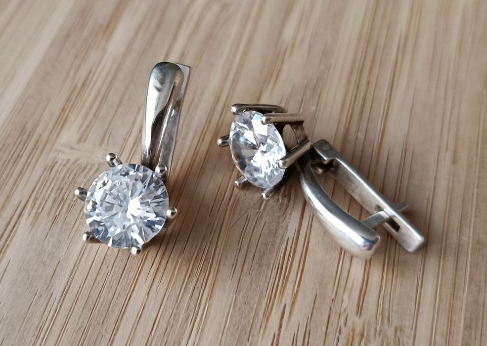 Серебряные серьги с крупными  фианитами