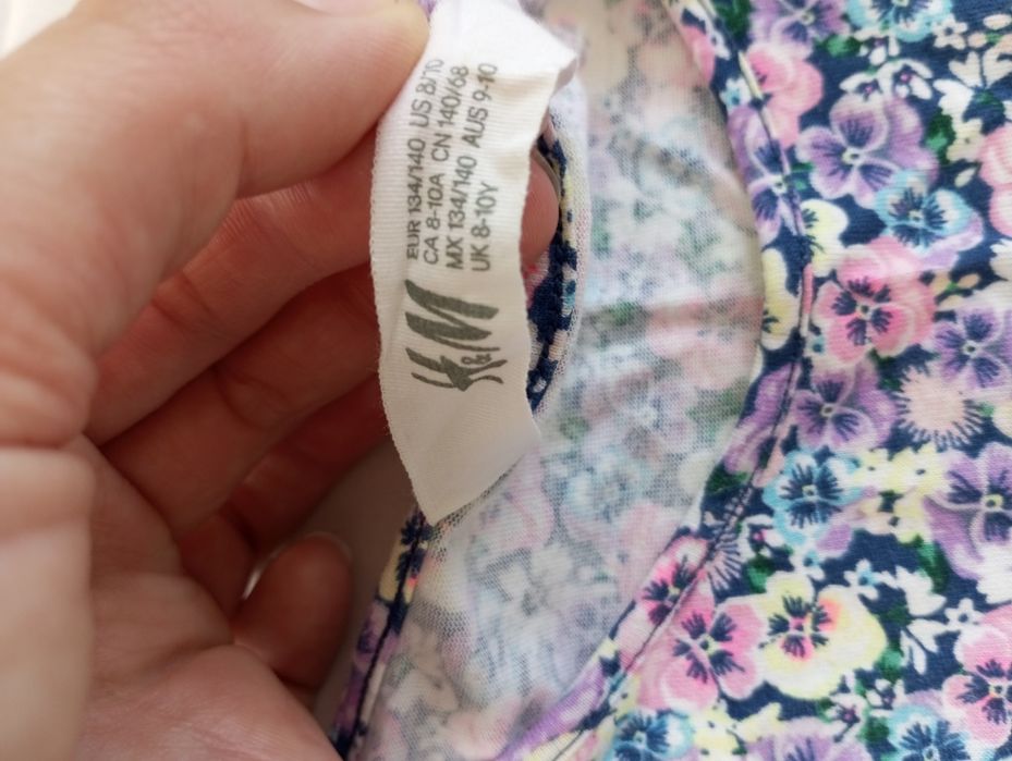 Літні сукні плаття бренду H&M для дівчинки 134-140 см.