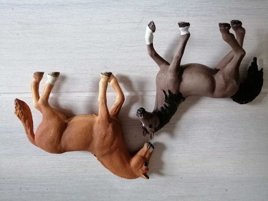 Kawiarnia Schleich i dwa koniki, super cena.