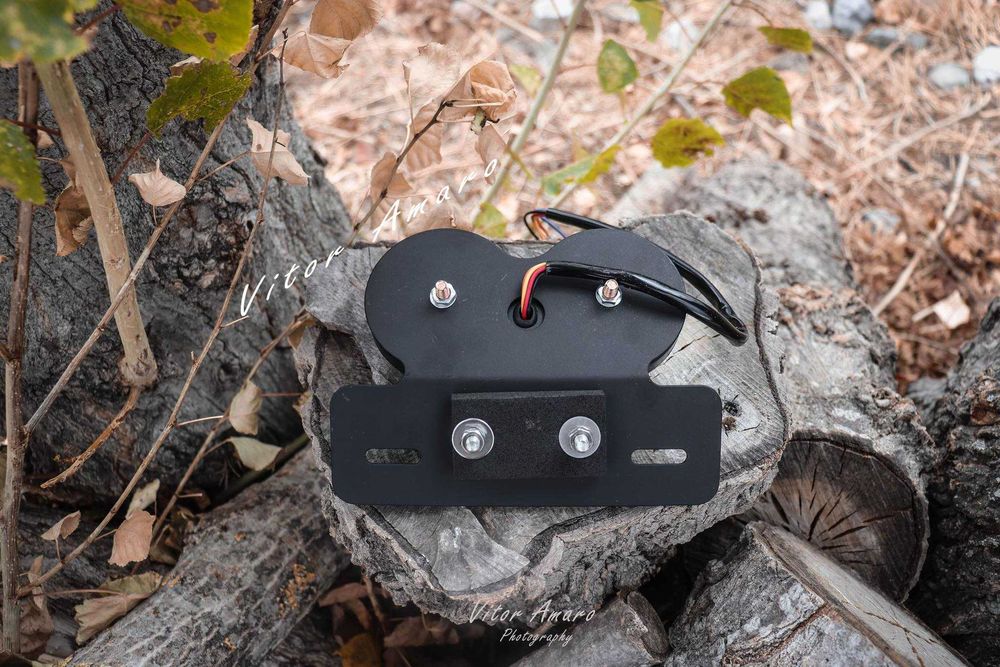 Suporte com Piscas/Luz Led Matrícula Moto Cafe Racer(3 Cores)