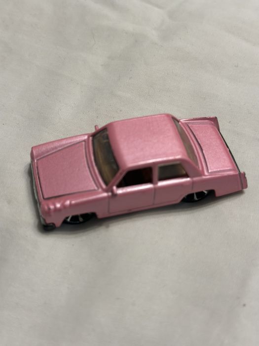 Hot Wheels The Simpsons Family Car City 1:64 CFG80 Pink