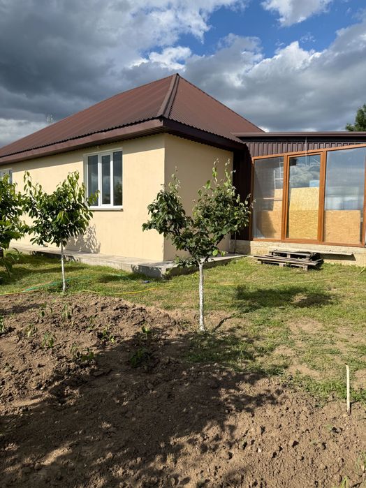 Продам якісний будинок з терасою