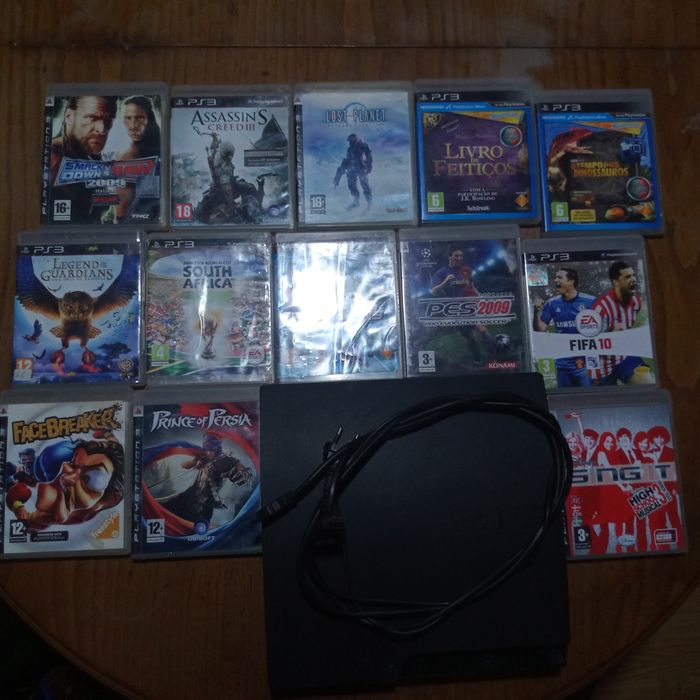 PS3 com vários jogos em bom estado