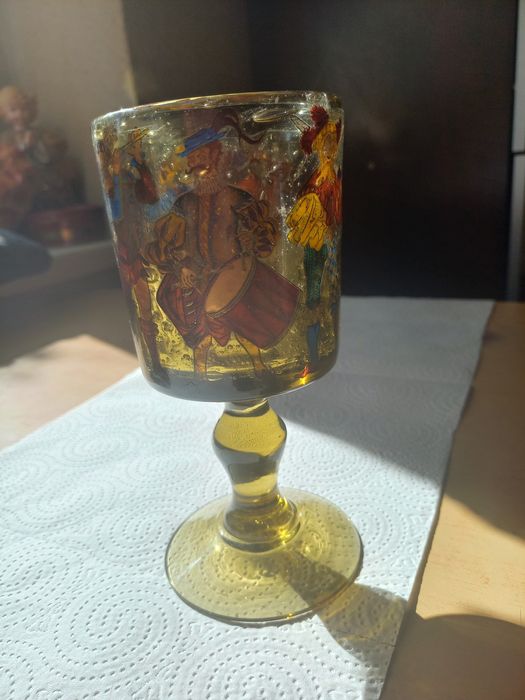 Kielich z zielonego szkła vintage.