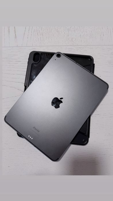 Apple iPad Air 10.9" M1 (A2589) 256GB - Cinzento Sideral