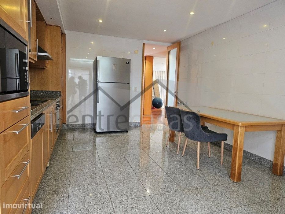 Meadela - Apartamento T3 em Condomínio Fechado