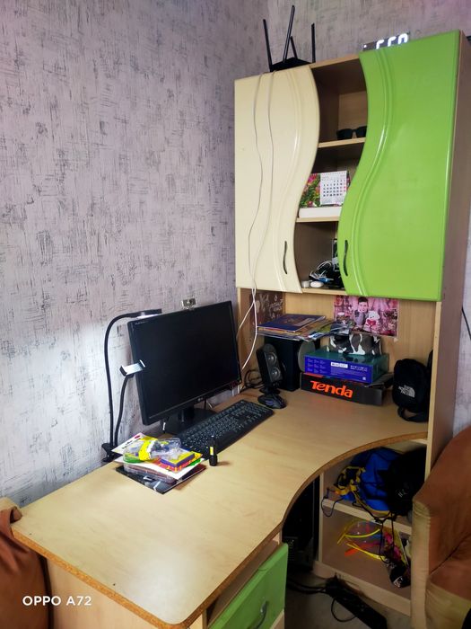 Продам стол для школьника