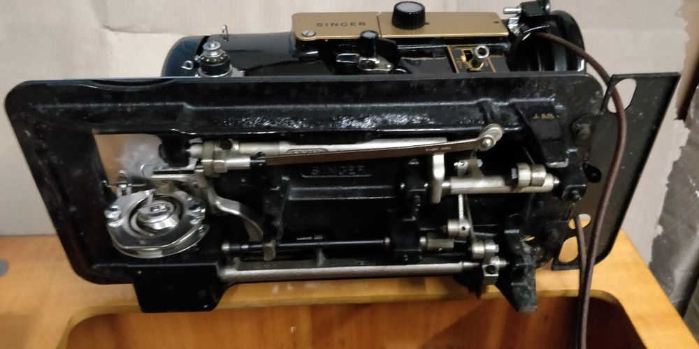 Máquina costura Singer, modelo especial Machine 224U