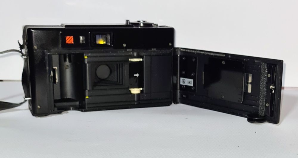 Revue 600 AF motor aparat kompaktowy