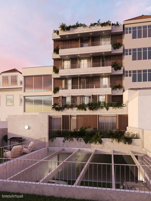 Apartamento T1+2 com jardim junto a praça velasques
