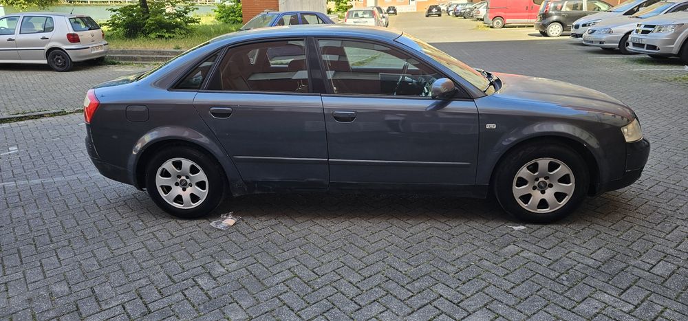 Audi A4 1.6 gasolina impecável 02