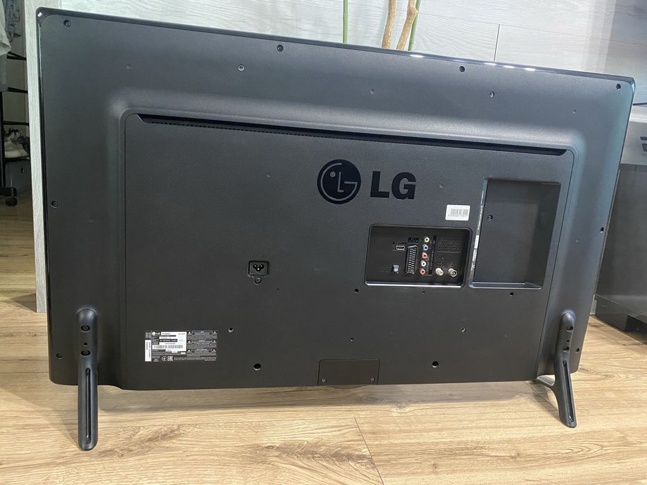 Телевизор LG  (под ремонт) 42LB620V