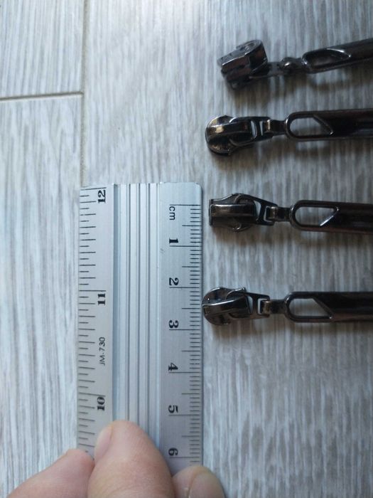 Suwak do zamka (4szt) (ciemny 4,2cm)