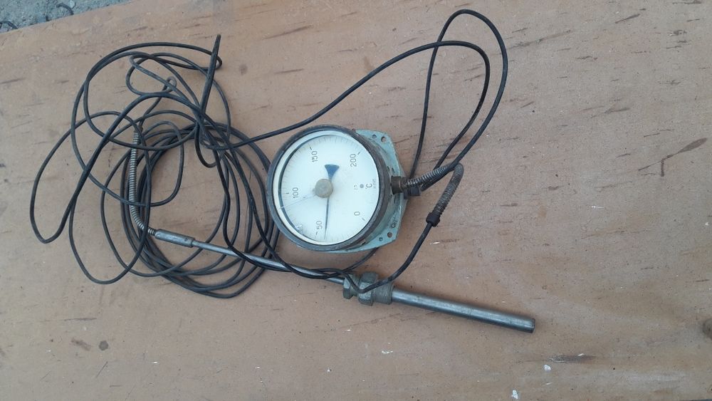 Термометр манометрический.
