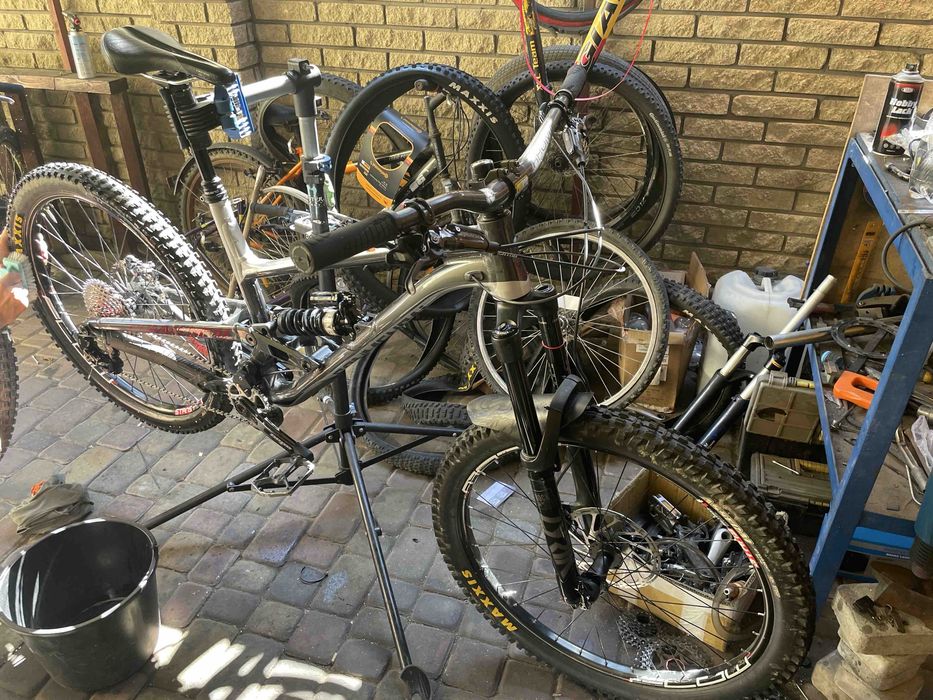 Двопідвісний велосипед COMMENCAL CLASH Race