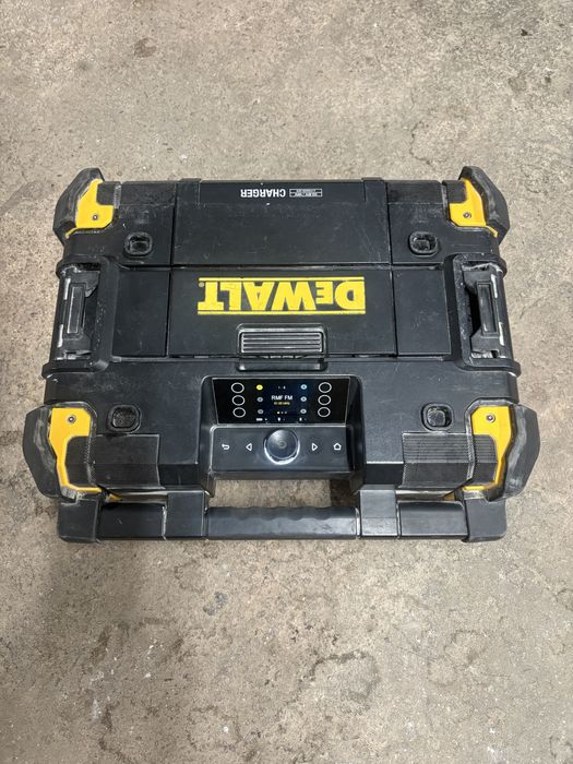 Radio Dewalt +zasilacz