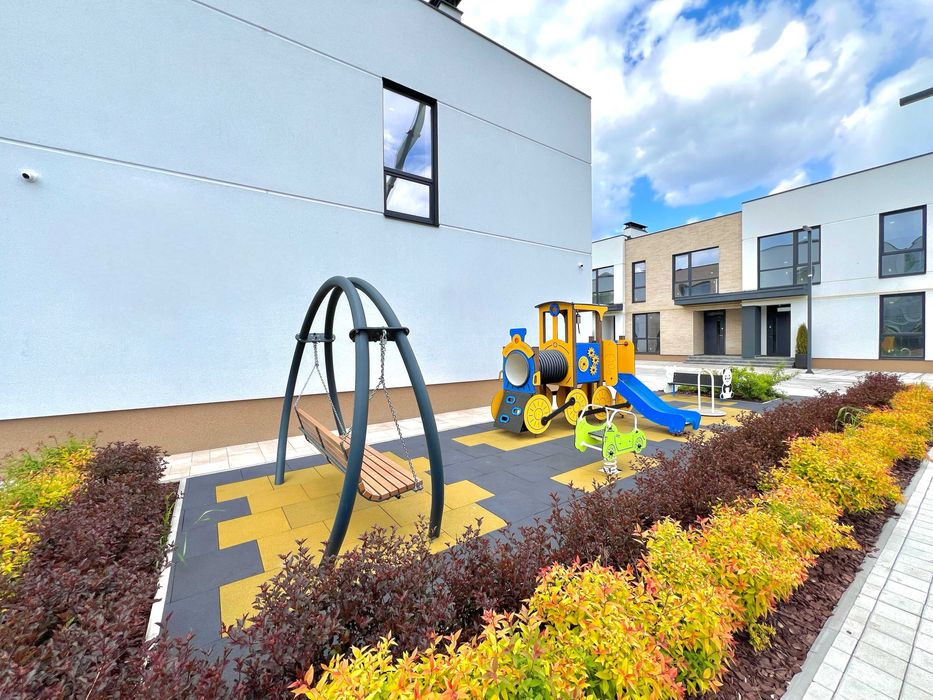 Продам з наповненням 4х к. таунхаус 104 кв.м. з власним підвалом.