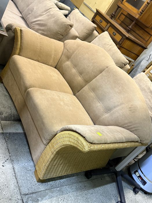 Fotel dwuosobowy z rattanowymi bokami – DOWÓZ DO DOMU