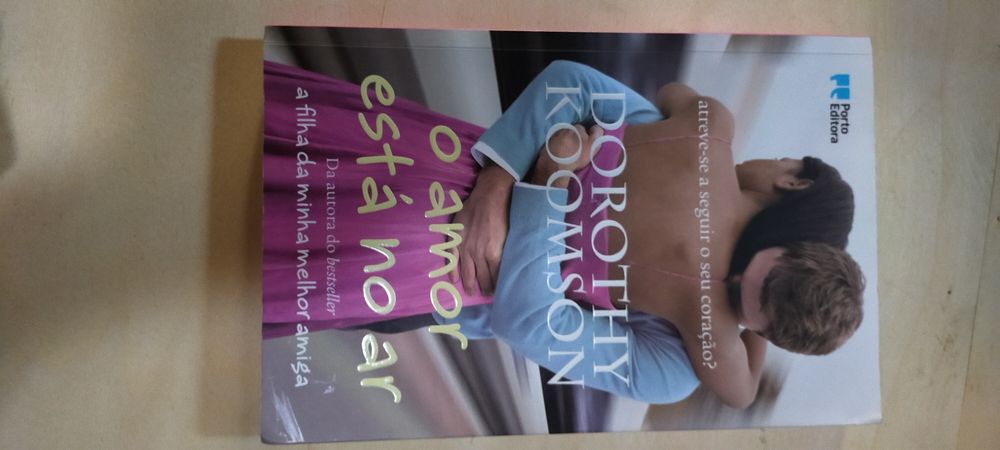 Livro "O amor está no ar" Dorothy koomson