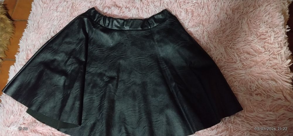 Vendo saia preta