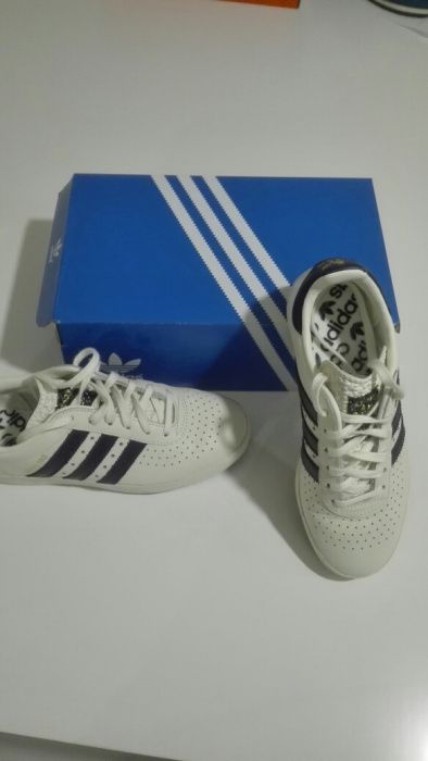 Sapatilhas Adidas Originals 350 tamanho 36. Usadas uma vez.