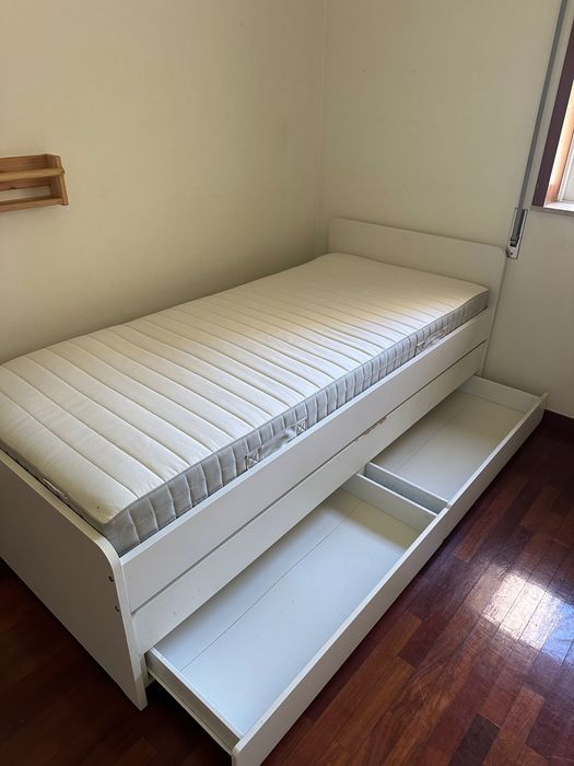 Colchão + cama com arrumação