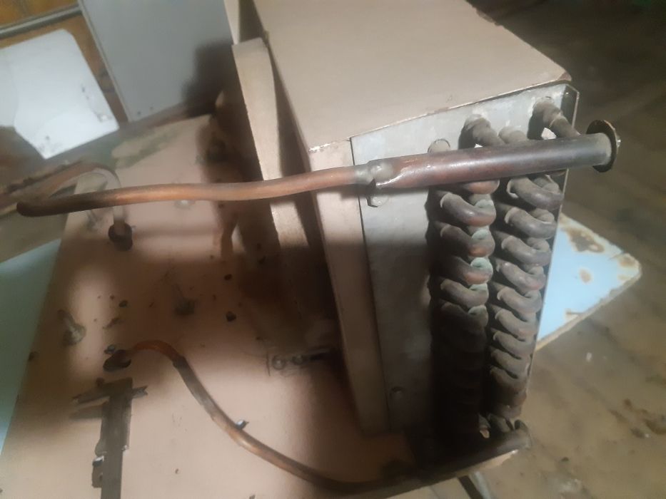 Конденсатор холодильников агрегата с двумя вентиляторами