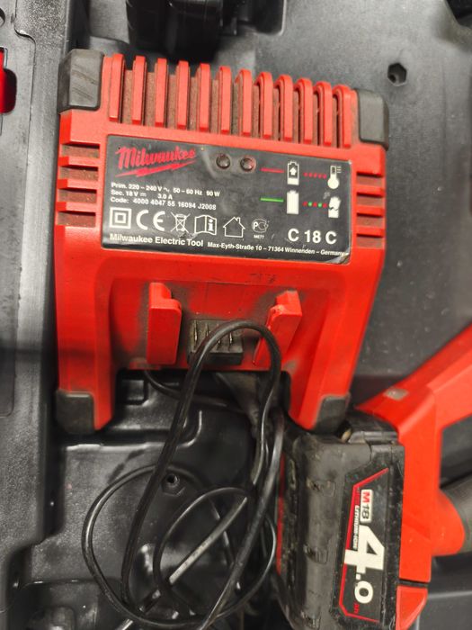 Młotowiertarka Milwaukee M 18 CHD + 2 aku 4,0 ah + ładowarka + walizka