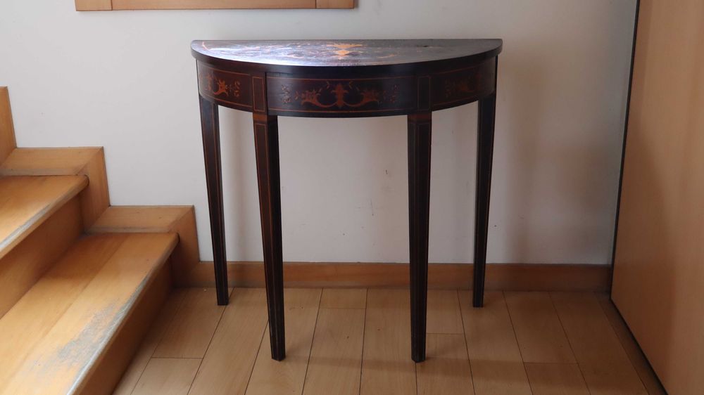 Mesa  de jog de meia lua no estilo D. Maria