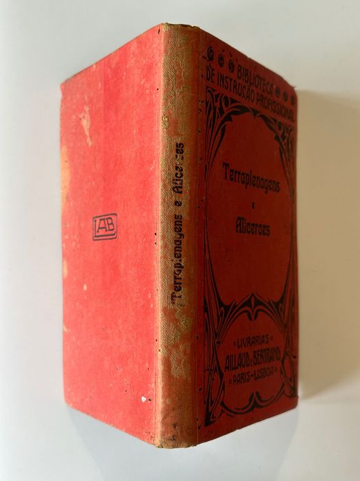 Biblioteca de Instrução Profissional: Terraplenagens e alicerces