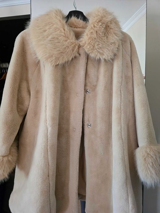 Casaco de pelo beje