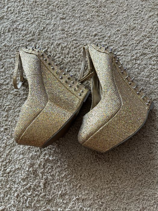Buty na koturnie