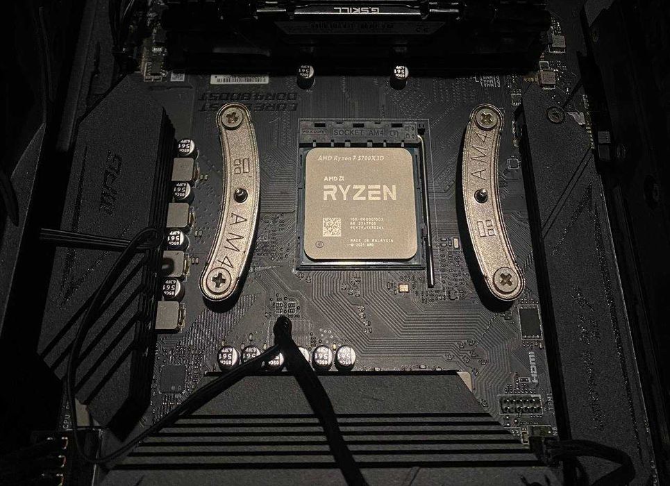 AMD Ryzen 7 5700X3D + MSI MPG B550 GAMING PLUS