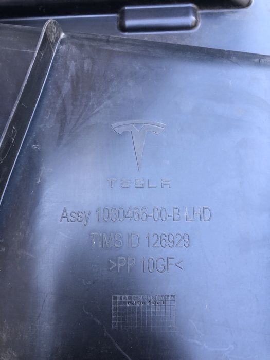 Повітроприймач, дифузор tesla model s