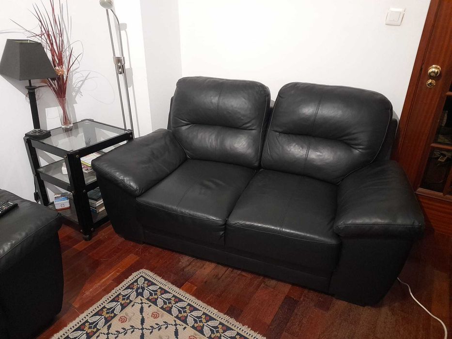 2 x Sofás preto de pele 2 lugares