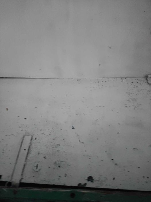 Металеві двері  у білому кольорі