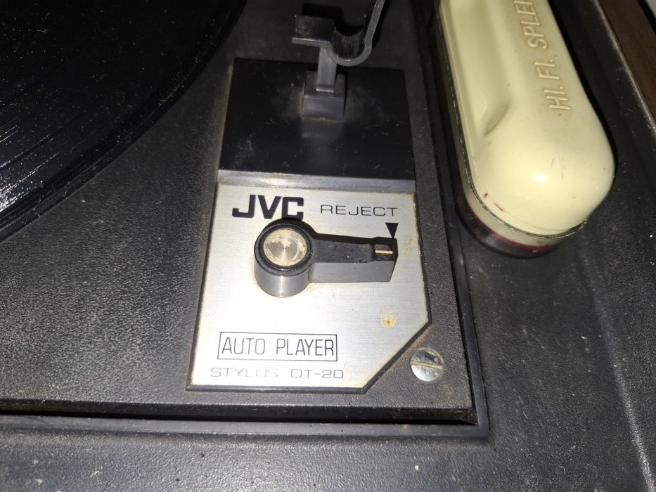 Gira discos com rádio JVC
