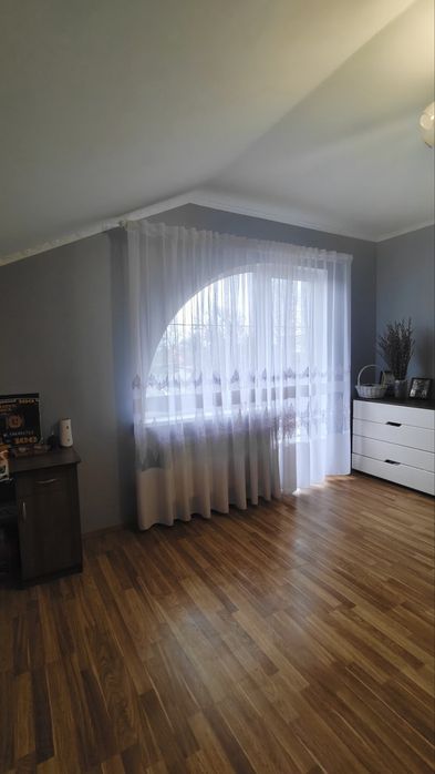 Продаж великого будинку для великої родини.